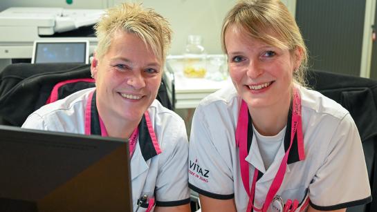 Onthaalverpleegkundigen Karin en Nathalie in campus Temse