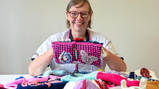 Verpleegkundige Annick Demey GST met snoezelmof