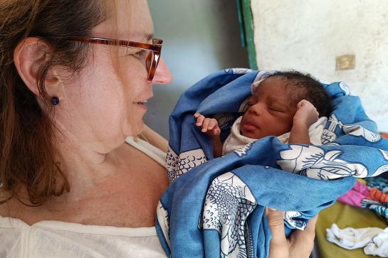 Vroedvrouw Els Van Duyse in Bominenge Congo