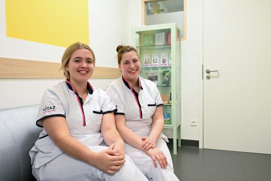 Zorgprofessional Britt en verpleegkundige Ilse Psychogeriatrie De Waaier Beveren