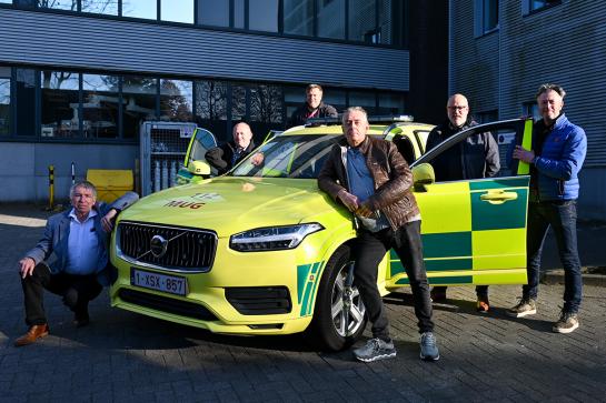 112 team jaren '90 met de MUG van vandaag