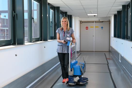 Logistiek assistente Cindy van de dienst Patiëntentransport